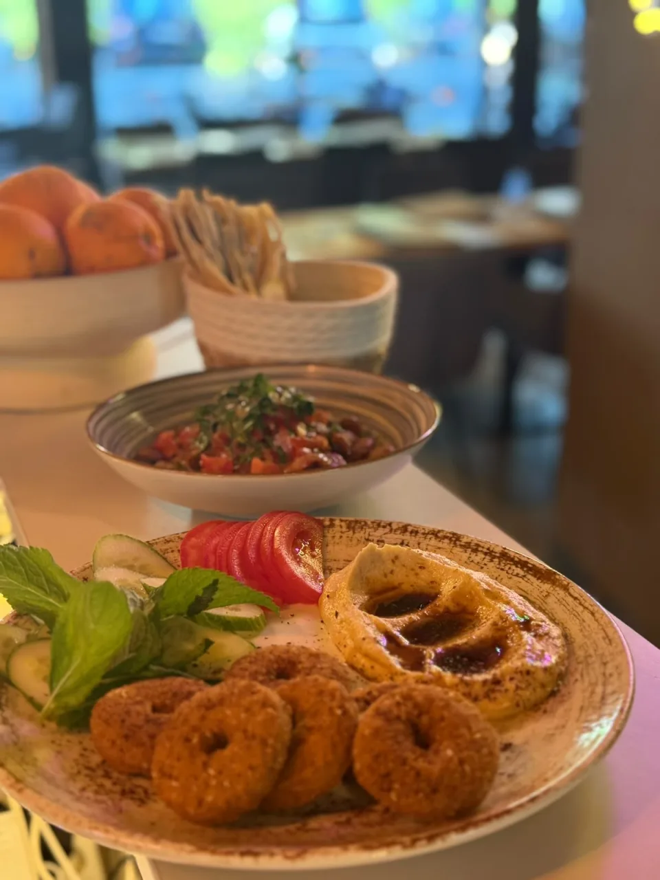 Frittierte Kibbeh mit Salat